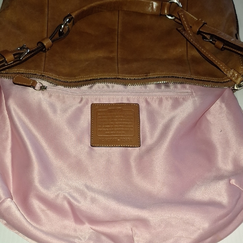 COACH (Vintage) Madison Hobo Bag in Tan. - Picture 10 of 15